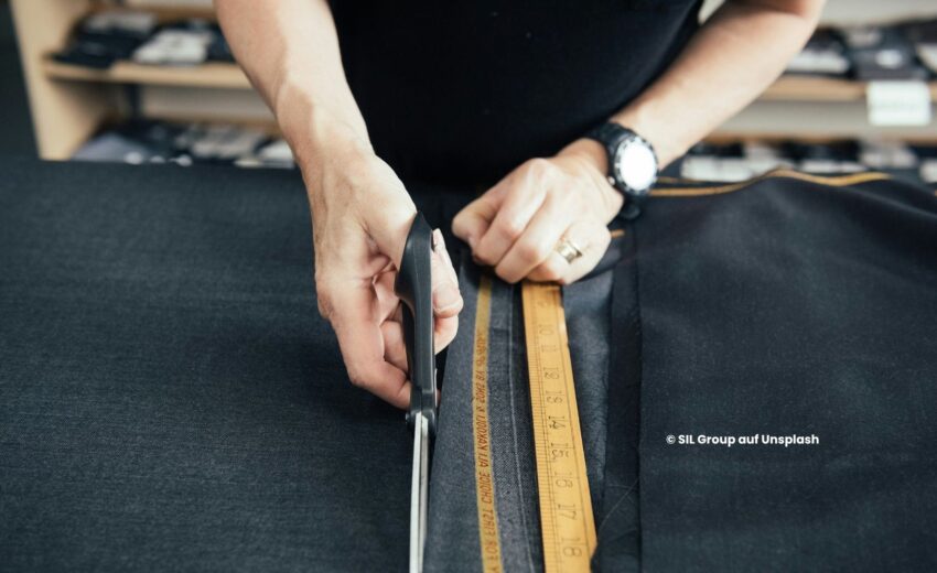 Schneiderei, Kleidung wird abgemessen, (C) SIL Group on Unsplash