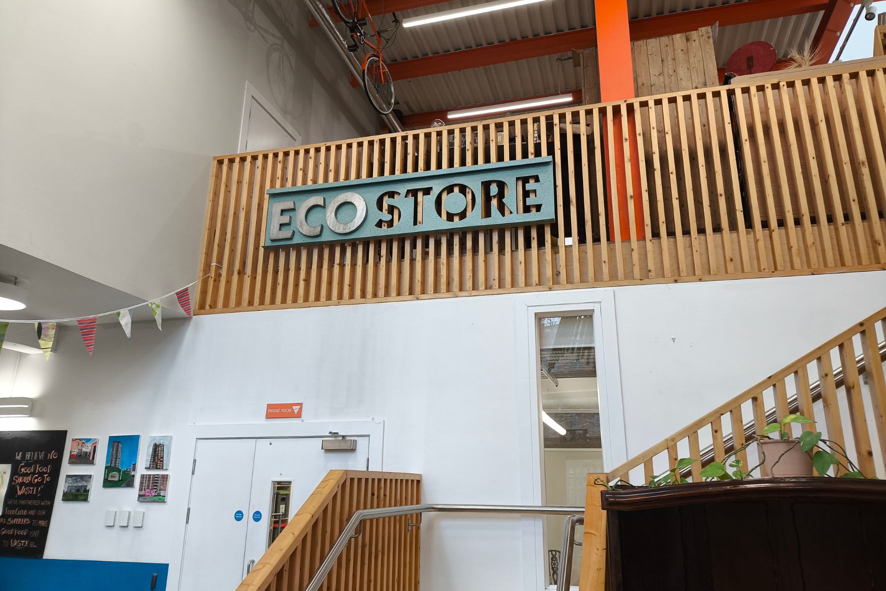 Bild zeigt den Aufgang zum Eco Store im Rediscovery Center in Dublin.