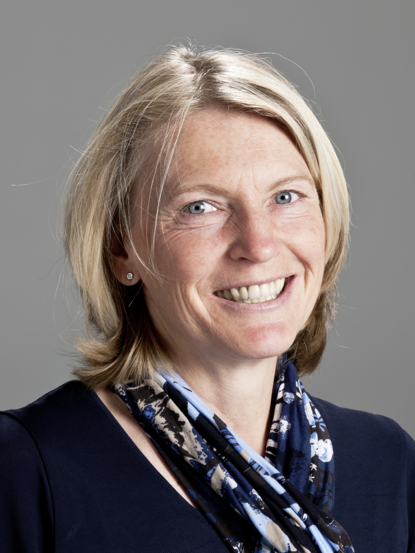 Bild zeigt ein Portraifoto von Michaela Gadermayer (HAI Halleiner Arbeitsinitiative)